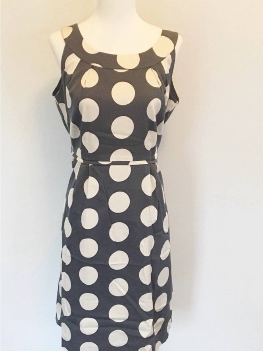 Biden Sleeveless Polka Dot Sheath Dress - grey and ivory